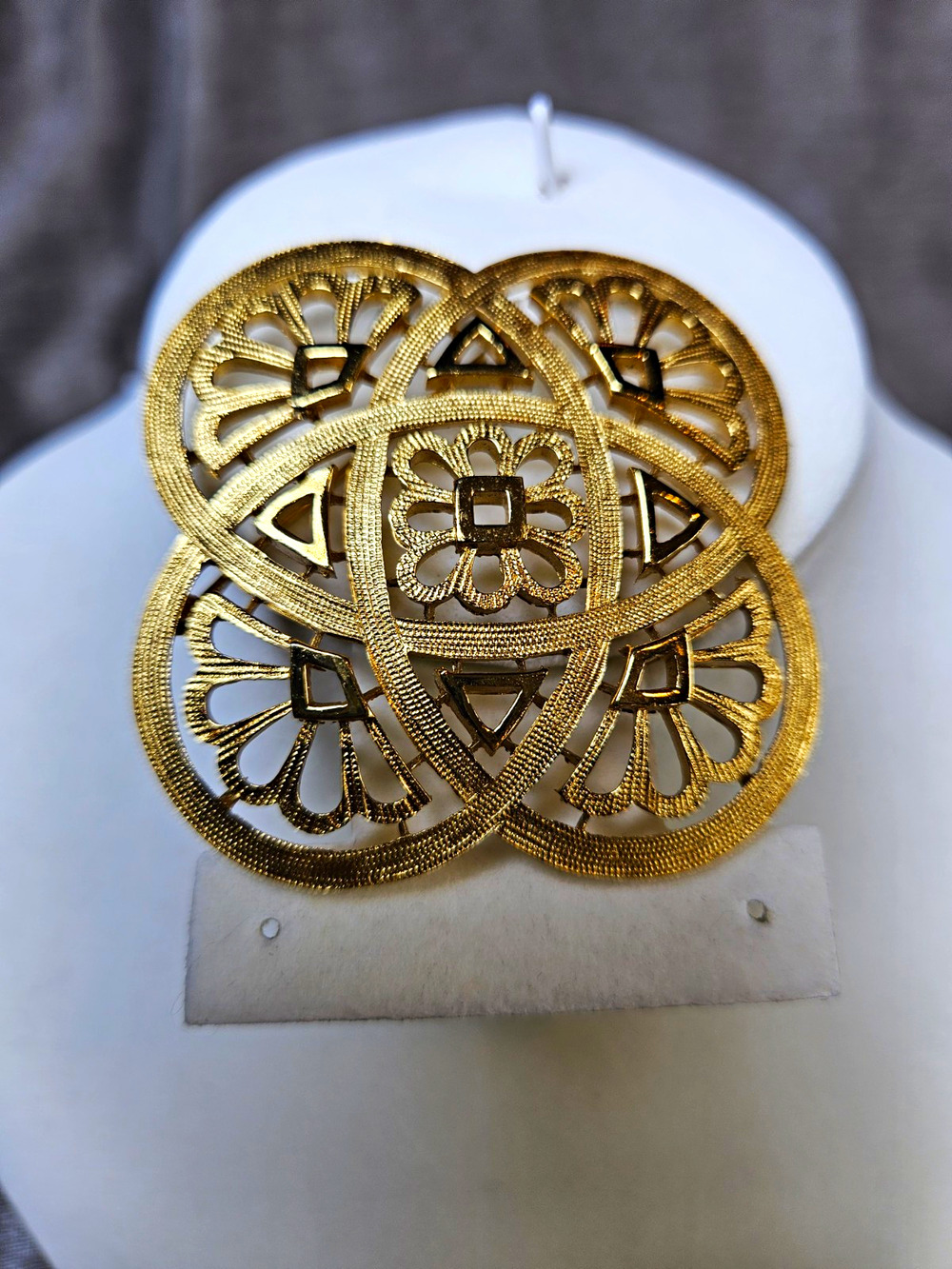 Trifari Celtic Knot Gold Tone Metal Openwork Filigree Design Vintage Brooch Pin